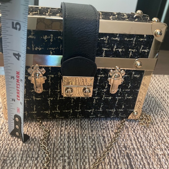 Black and gold evening bag with gold detachable chain - Picture 5 of 6